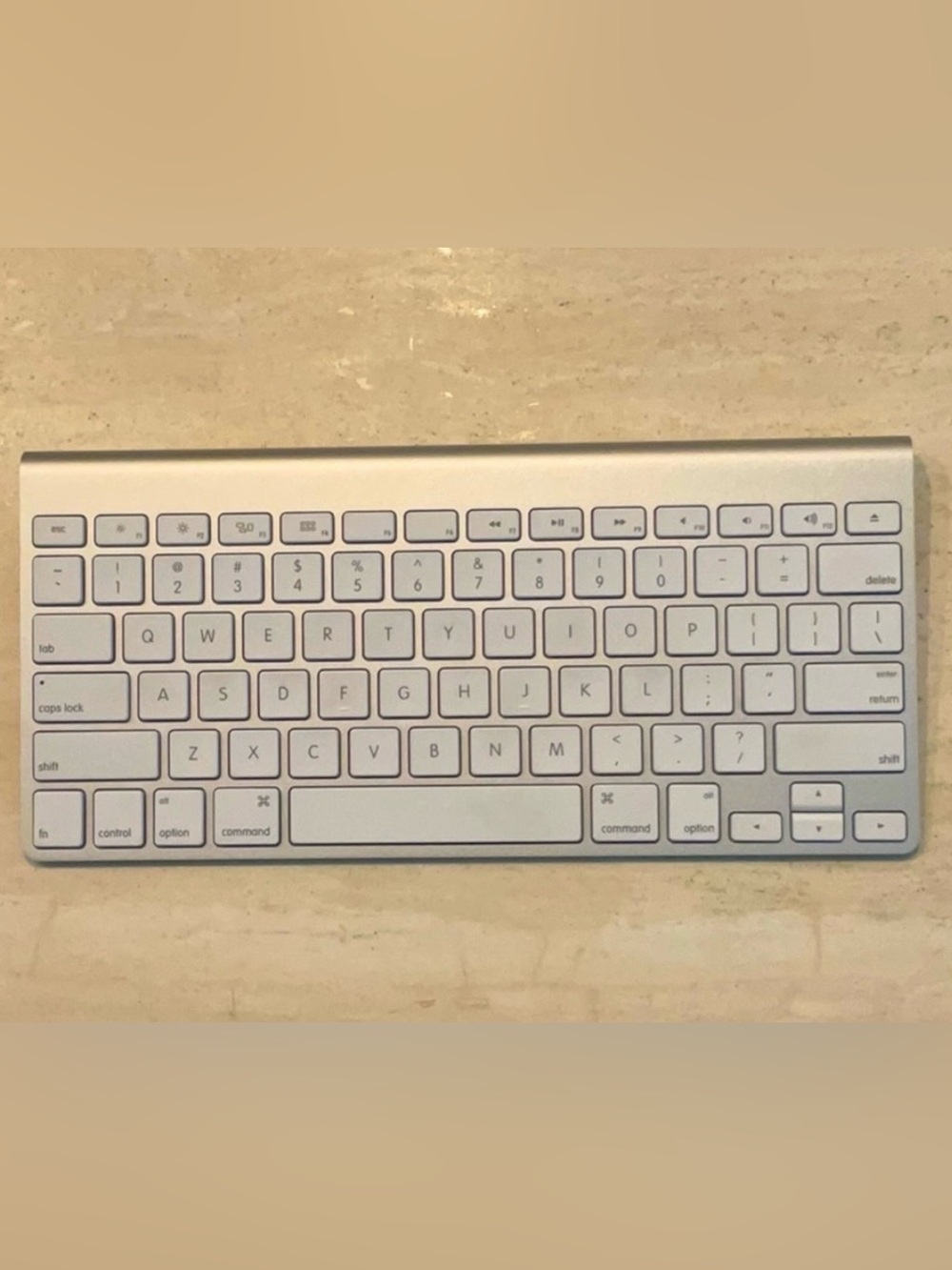 Apple Wireless Keyboard Model A1314 Genuine OEM Authentic